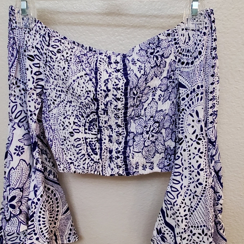 Chic Floral Off-Shoulder Blouse in Blue and White